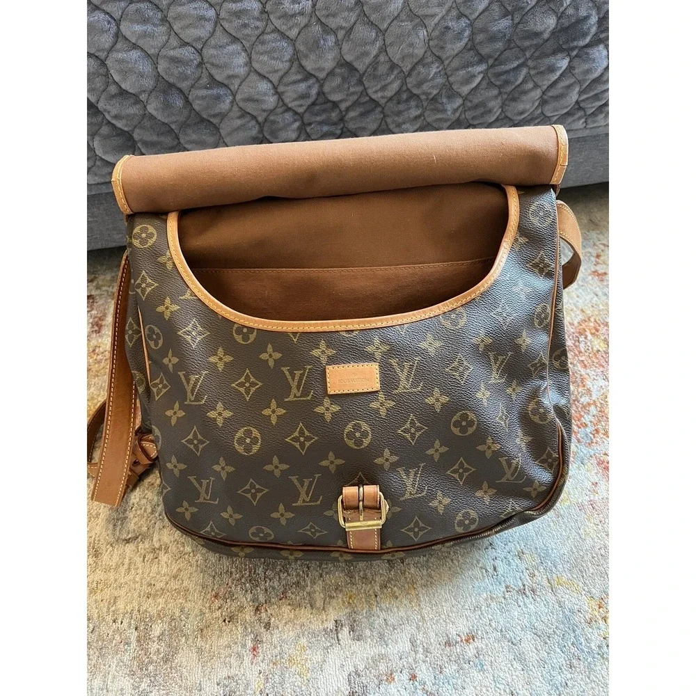 Louis Vuitton Saumur 30 Monogram Canvas Crossbody Messenger Bag AR1900 France‎